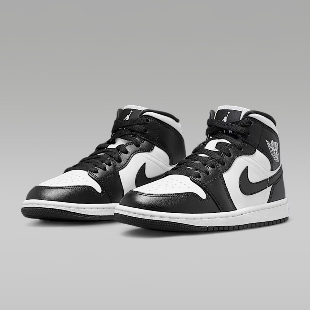 Nike Air Jordan 1 mid in black/white